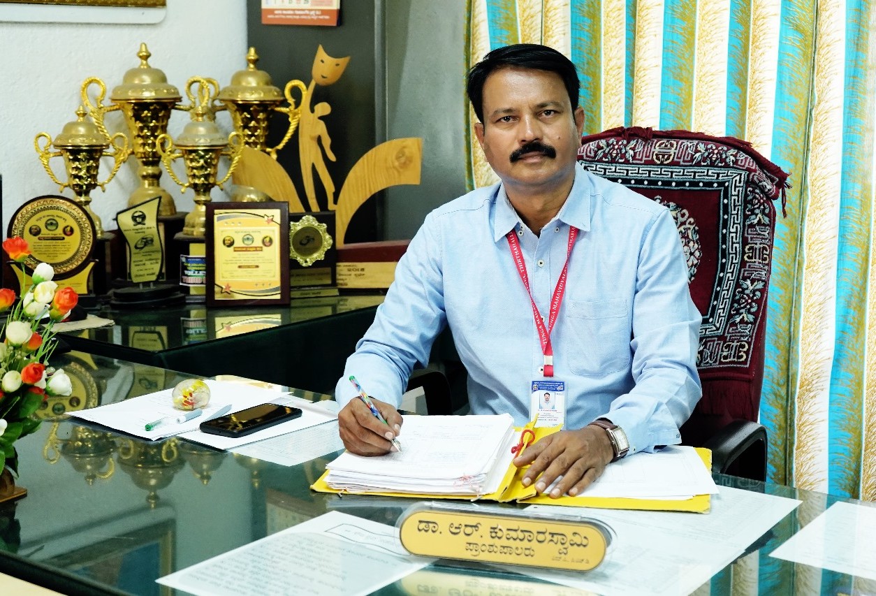 Dr. Kumaraswamy R, Principal